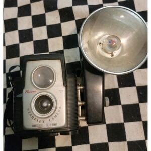 KODAK BROWNIE STARFLEX TWIN LENS CAMERA w/ KODALITE FLASH
